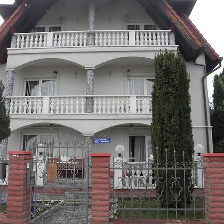 Bed and Breakfast Kristaly Apartman Хевіз Екстер'єр фото