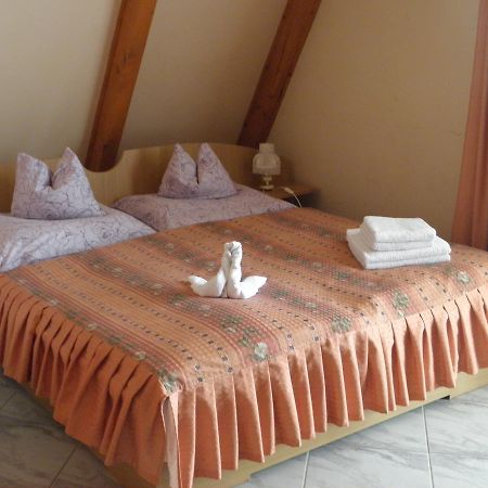Bed and Breakfast Kristaly Apartman Хевіз Екстер'єр фото