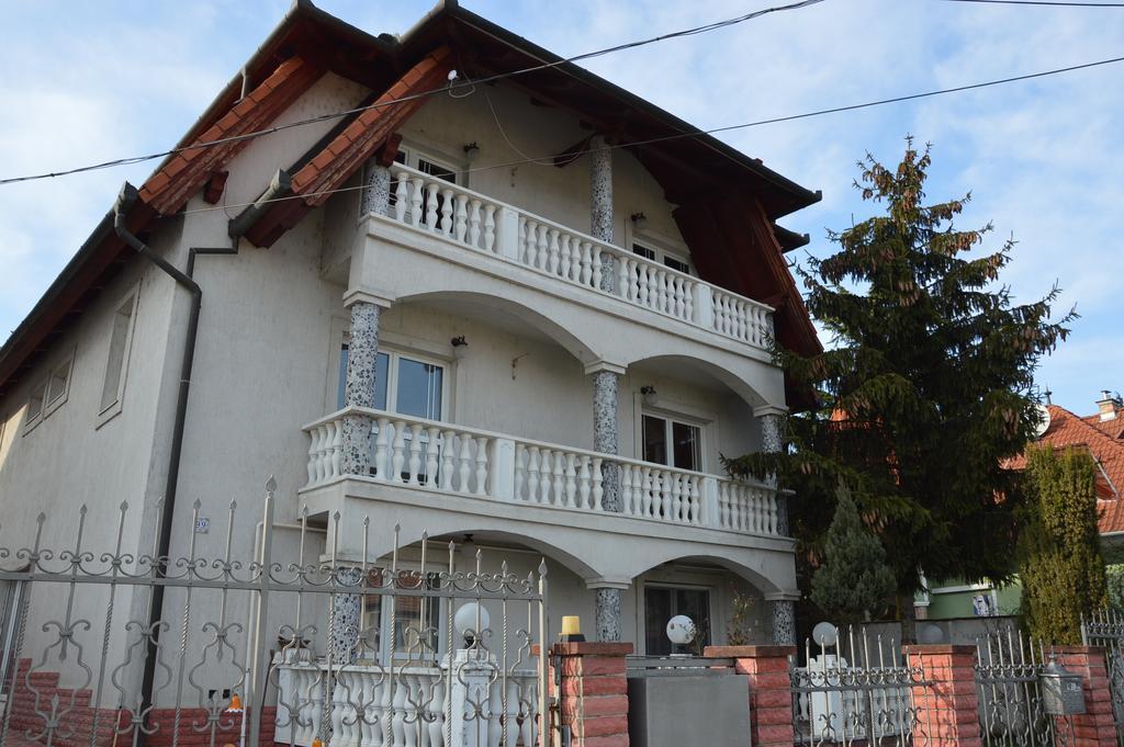 Bed and Breakfast Kristaly Apartman Хевіз Екстер'єр фото