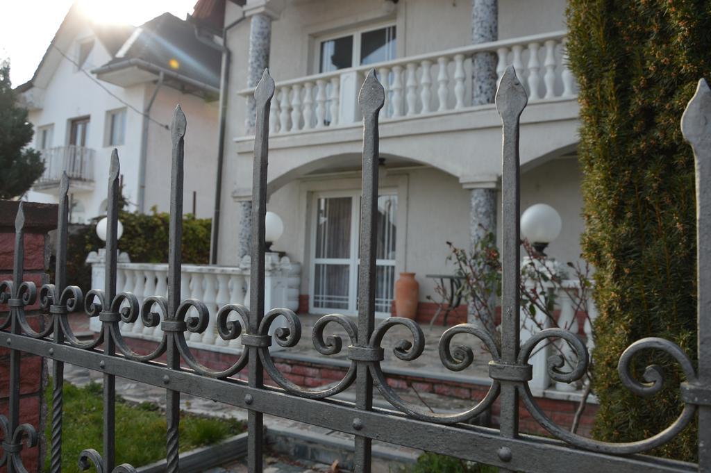 Bed and Breakfast Kristaly Apartman Хевіз Екстер'єр фото