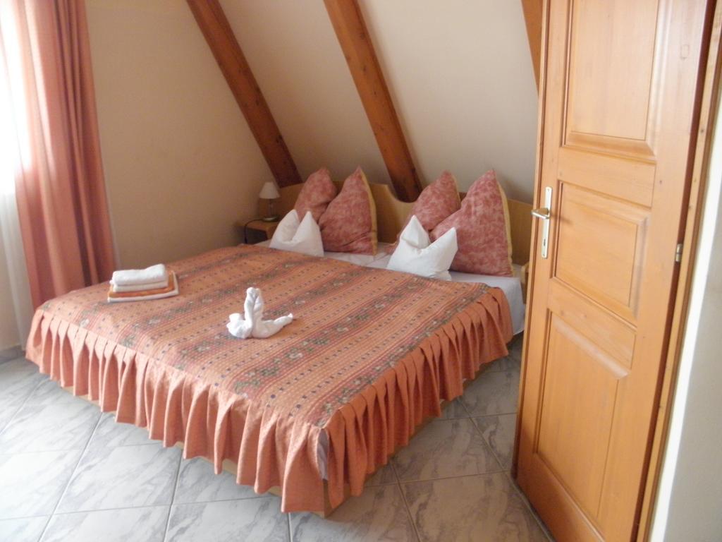 Bed and Breakfast Kristaly Apartman Хевіз Екстер'єр фото