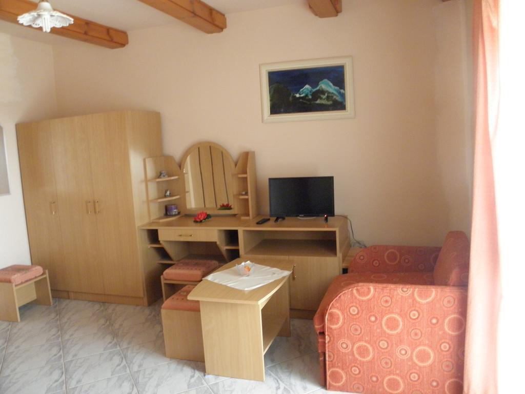 Bed and Breakfast Kristaly Apartman Хевіз Екстер'єр фото