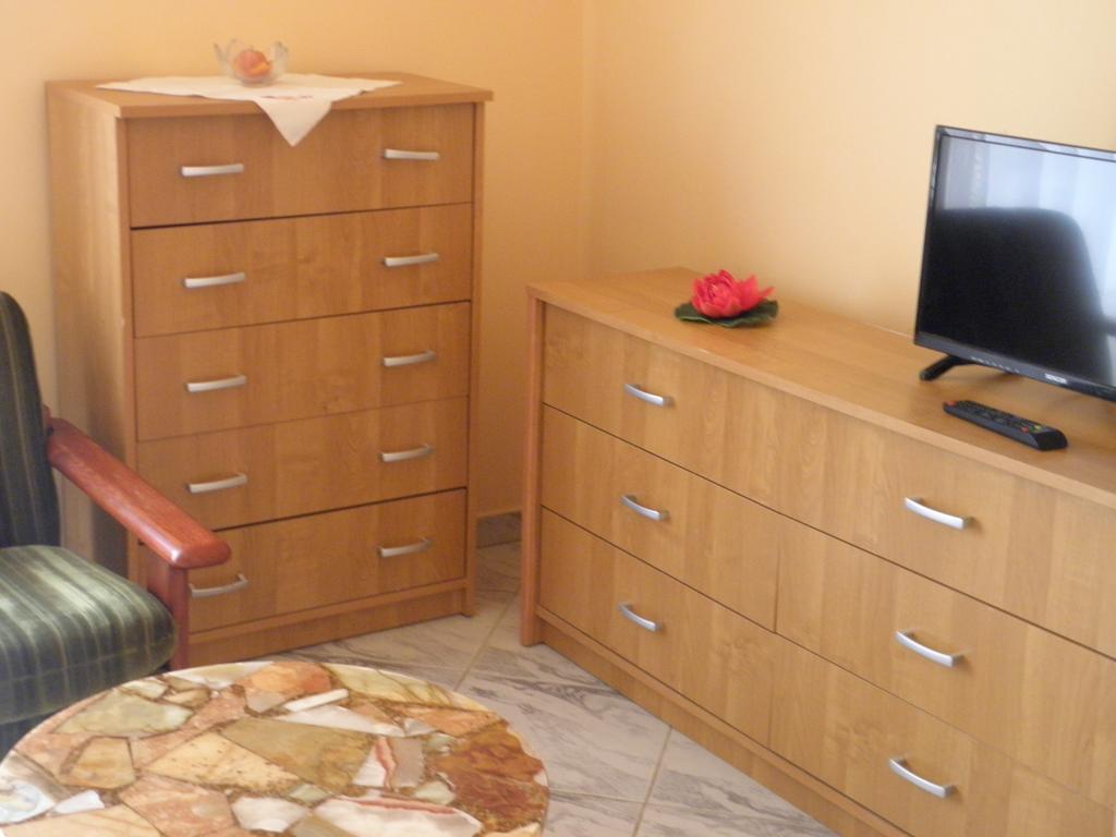 Bed and Breakfast Kristaly Apartman Хевіз Екстер'єр фото