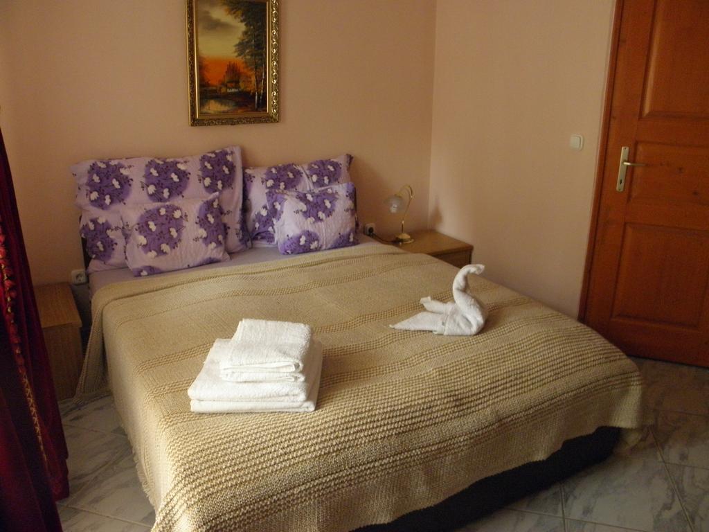 Bed and Breakfast Kristaly Apartman Хевіз Екстер'єр фото