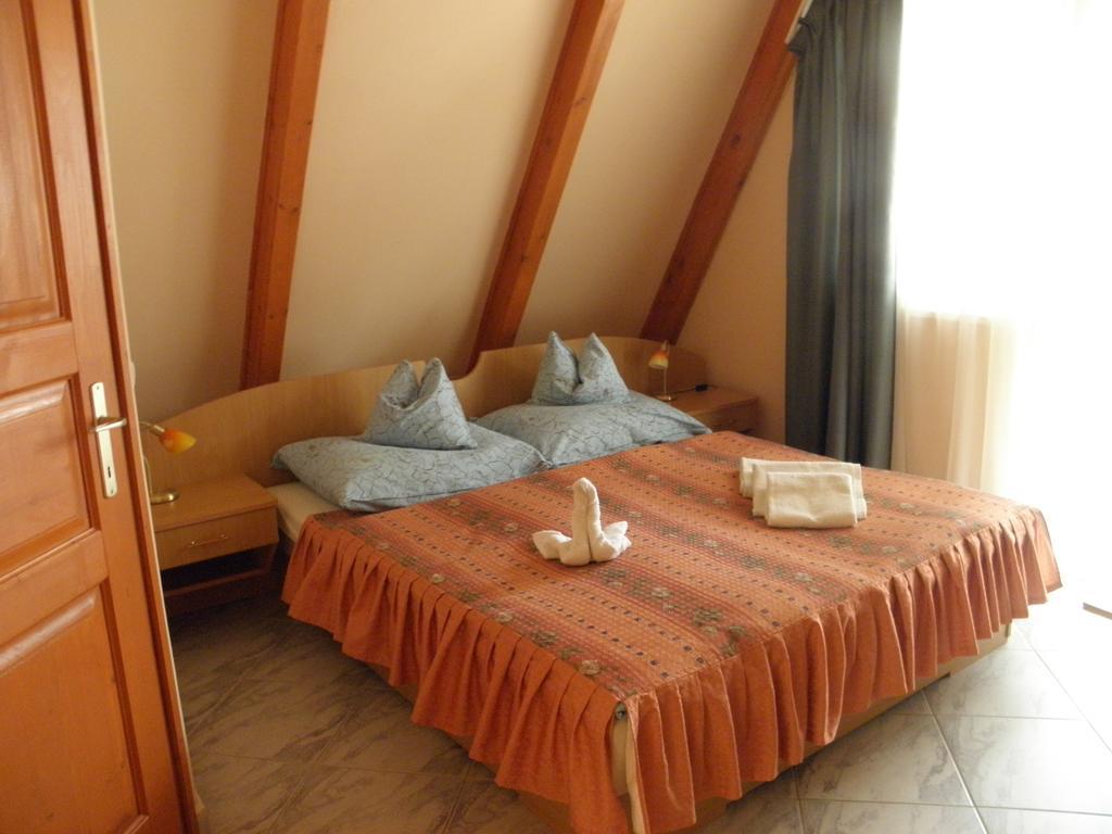 Bed and Breakfast Kristaly Apartman Хевіз Екстер'єр фото