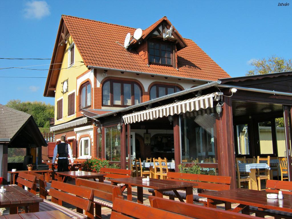 Bed and Breakfast Kristaly Apartman Хевіз Екстер'єр фото