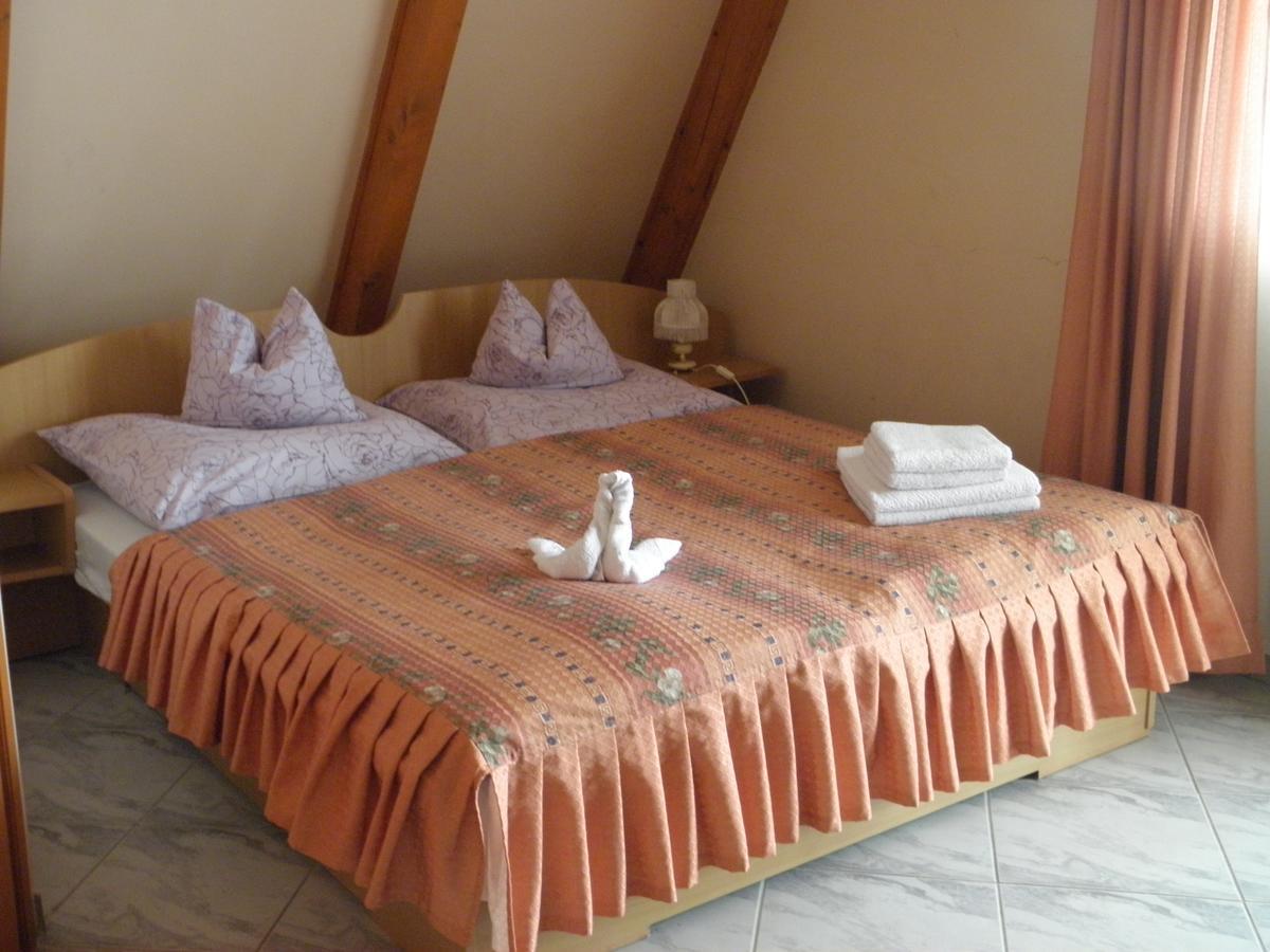 Bed and Breakfast Kristaly Apartman Хевіз Екстер'єр фото